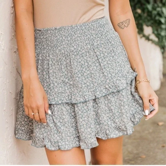 🩶 Pink Lily ‘Garden Fate’ Green Tiered Floral Skirt || Size Large 🌸 - Picture 2 of 10